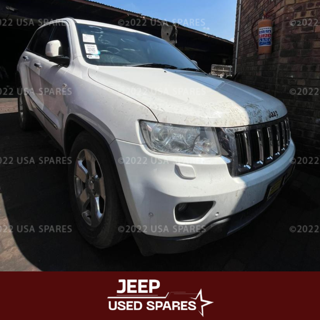 2012 Jeep Grand Cherokee 3.0 WK2 being stripped for spares with engine, gearbox, body panels, interior, and electrical parts available.