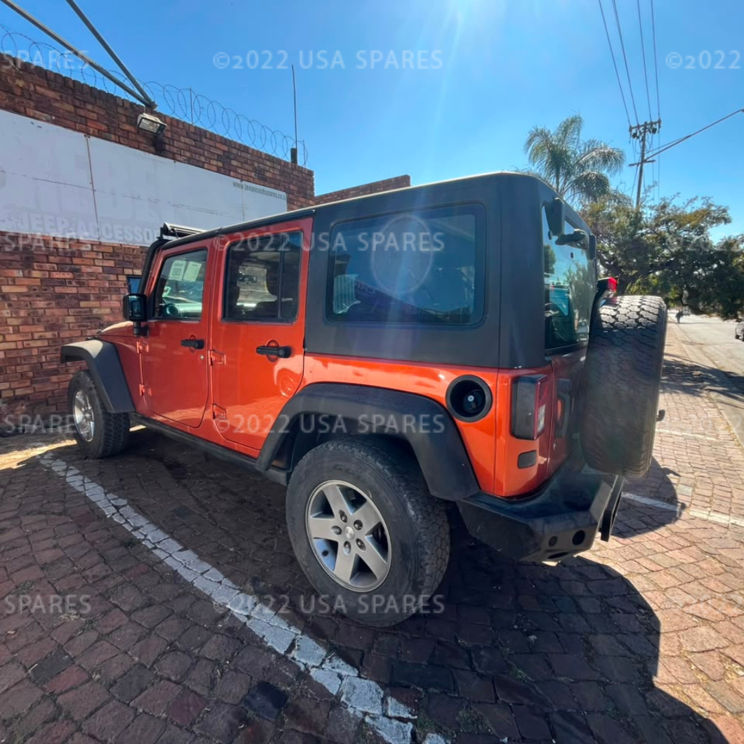 2011 Jeep Wrangler Rubicon 3.8 - Image 4