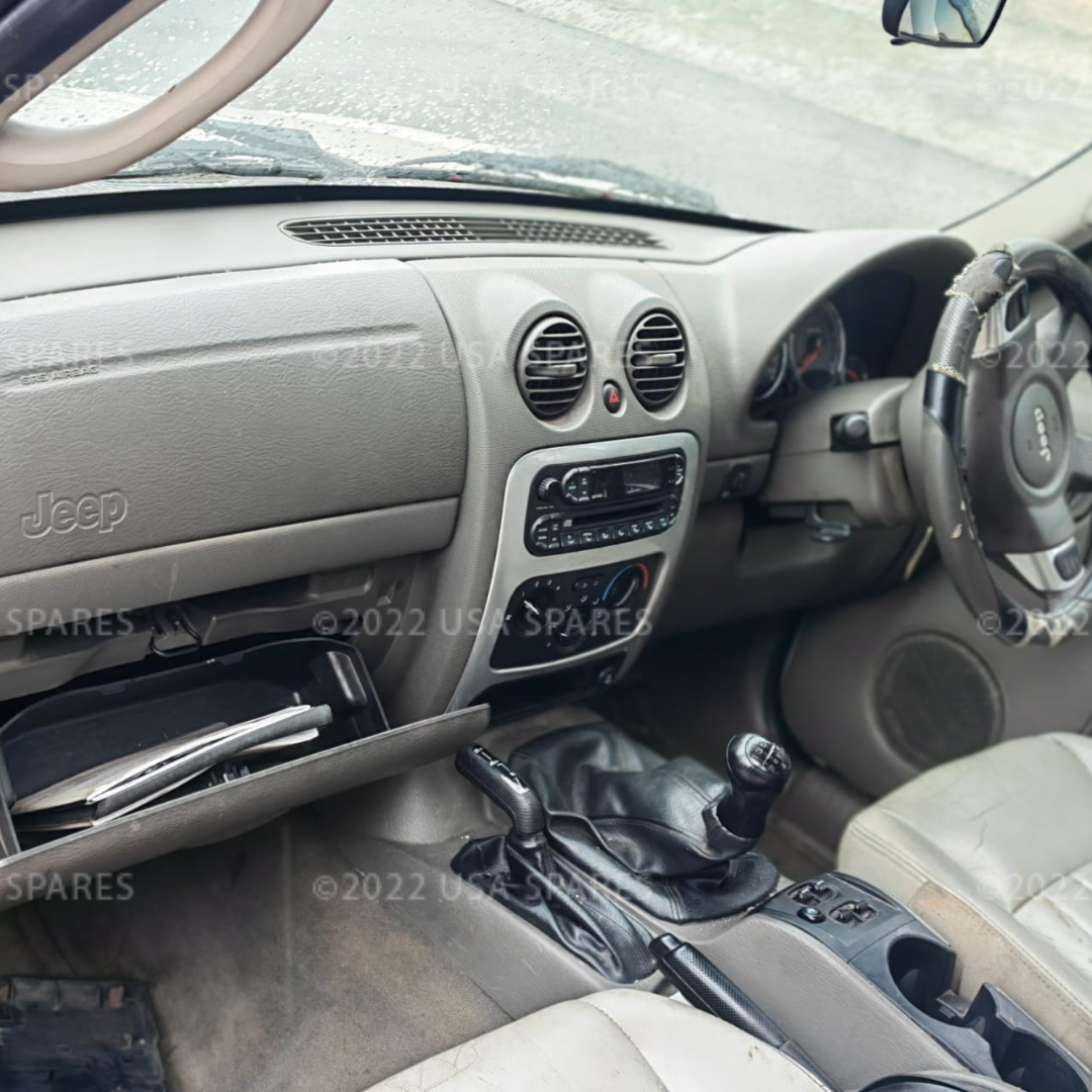 2006 Jeep Cherokee 2.8 KJ - Image 3